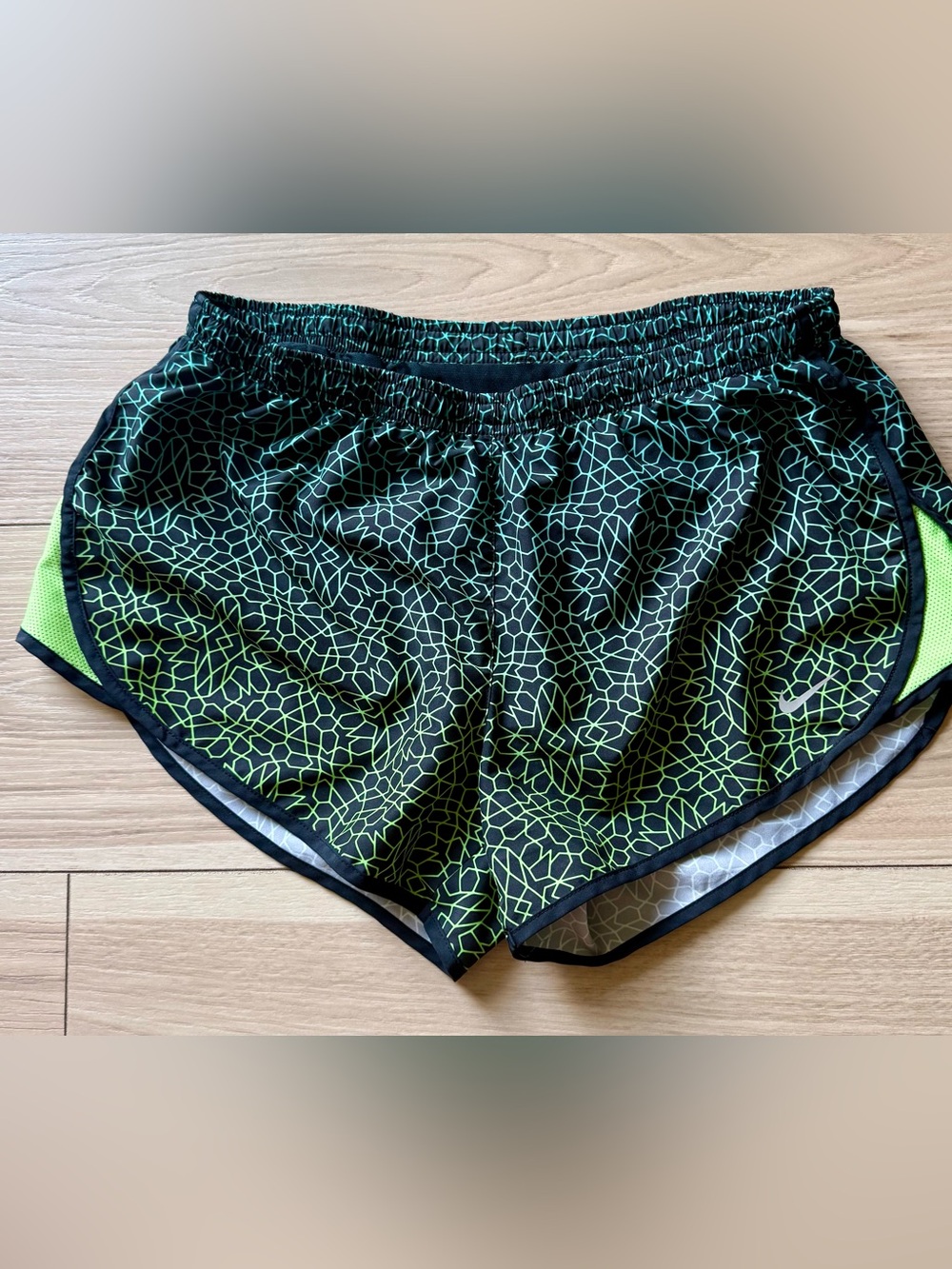 Nike Dri-FIT Running Shorts Black Green Geometric Print Zip Pocket Size M